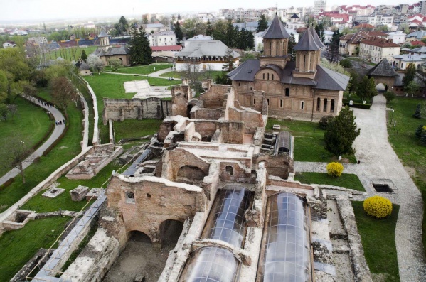 Curtea Domneasca Targoviste poza